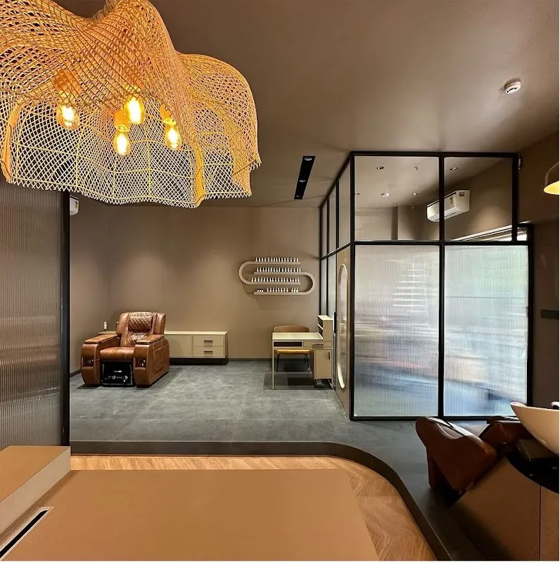 Arzoyi Unisex Salon & Academy