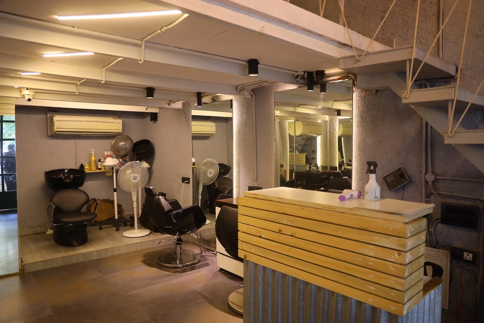 Diamond Salon & Academy