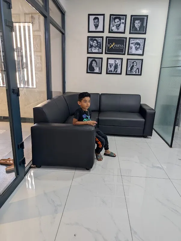 Express Unisex Saloon