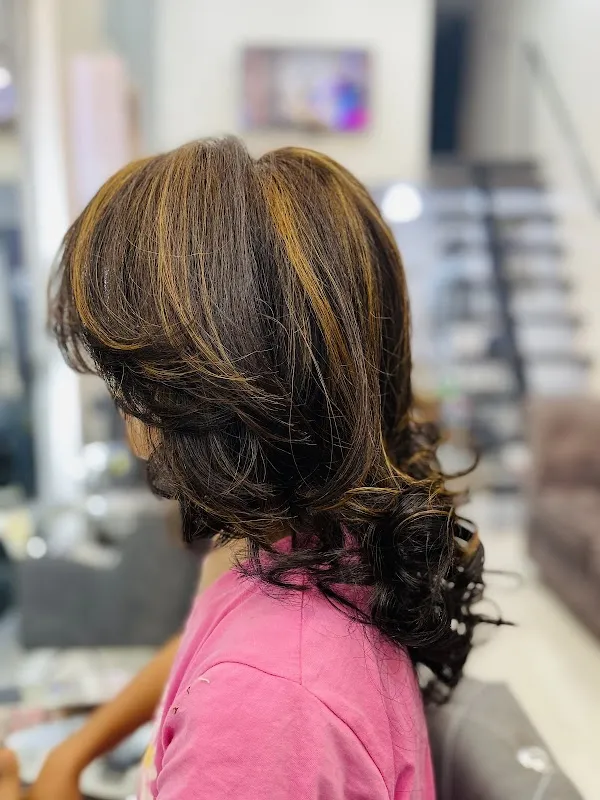 Nimoo's Family Salon And Makeup Studio
