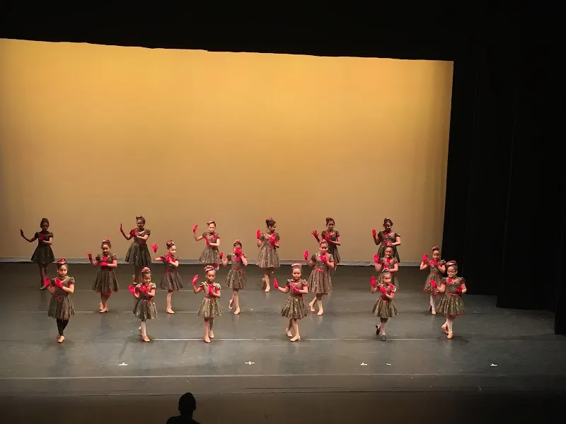 TamiCo. Dancin