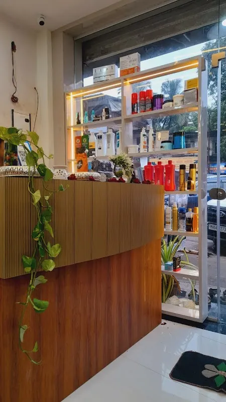 Lollapalooza Luxury Unisex Salon