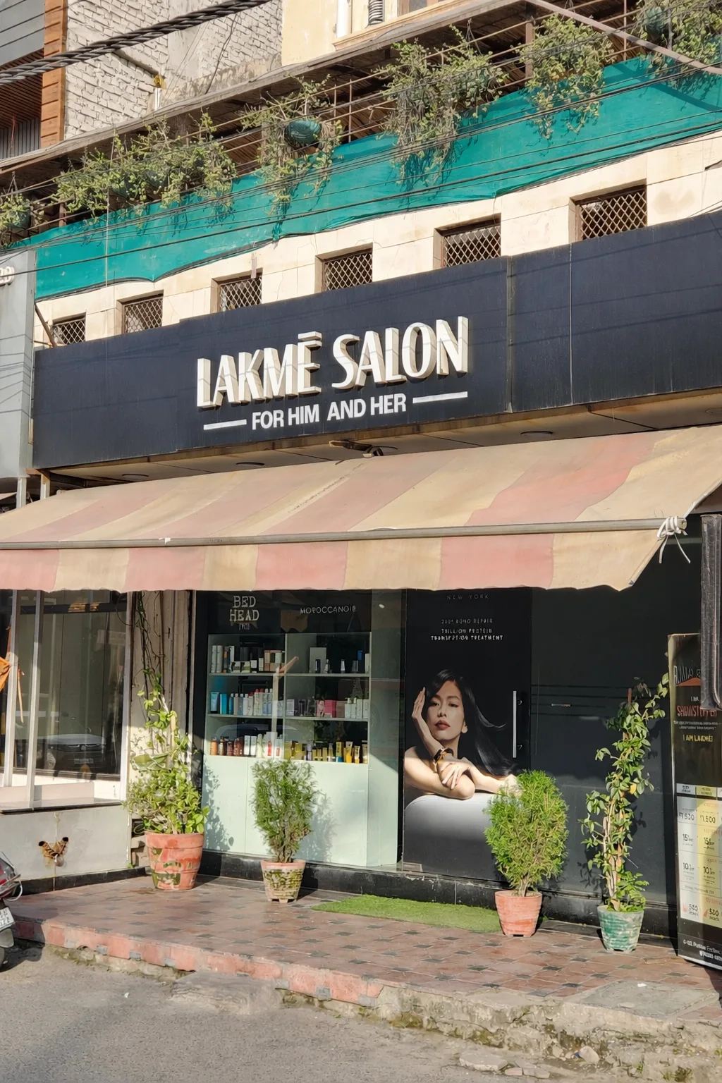 Lakme Salon for Him and Her in Pushkar Enclave, Paschim Vihar, Delhi