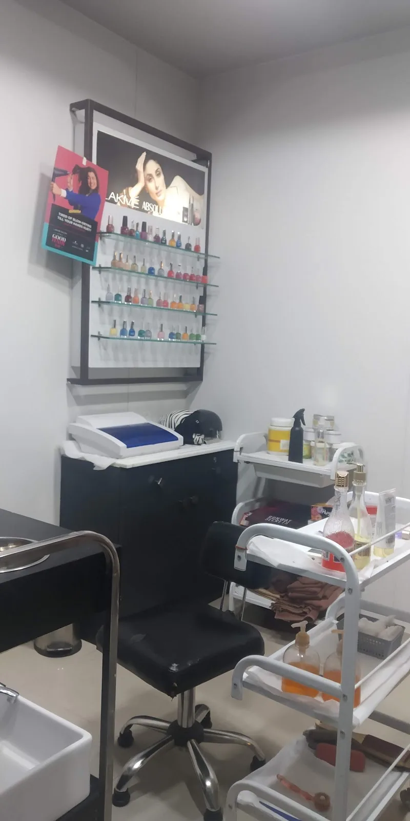 Lakme Salon for Him and Her in Pushkar Enclave, Paschim Vihar, Delhi