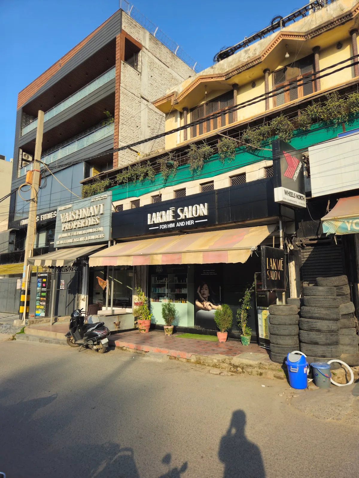 Lakme Salon for Him and Her in Pushkar Enclave, Paschim Vihar, Delhi