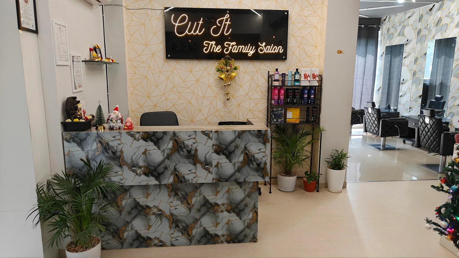 Cut it the family salon