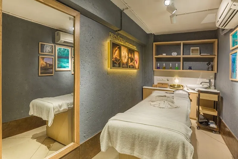 Enrich Salon Kemps Corner India House