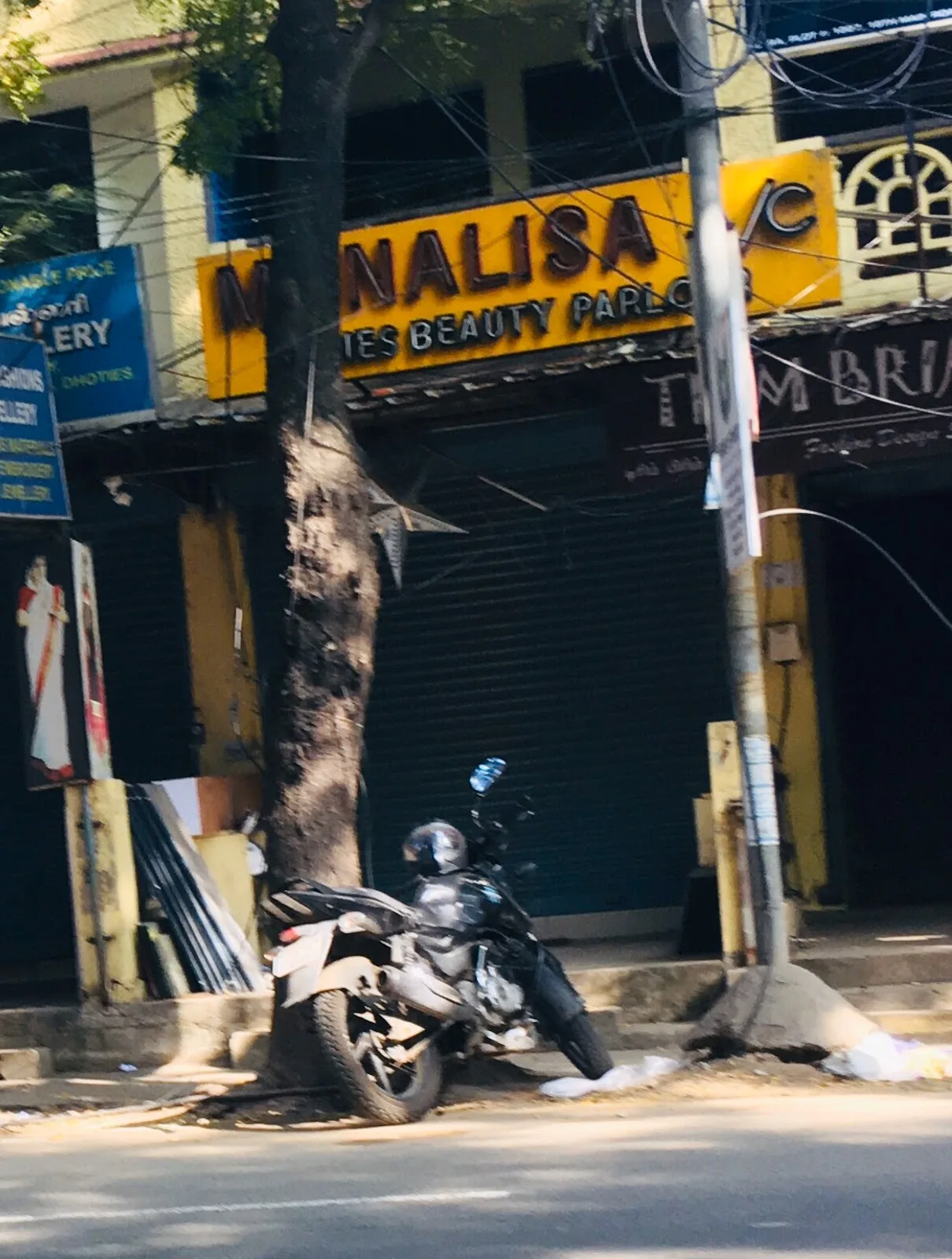 MONALISA BEAUTY PARLOUR