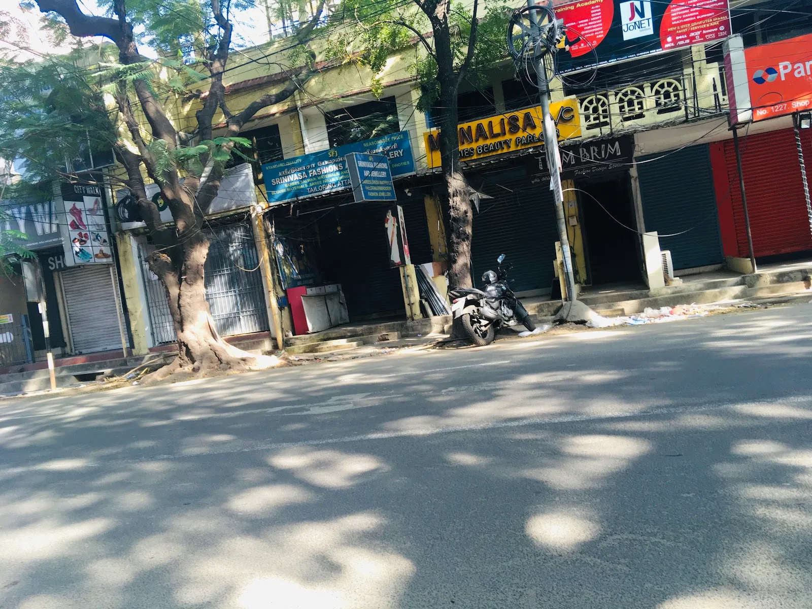 MONALISA BEAUTY PARLOUR