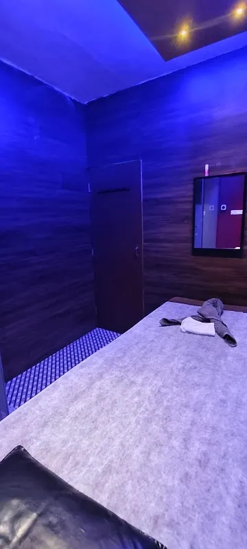 Golden Hands Unisex Spa Malleshwaram