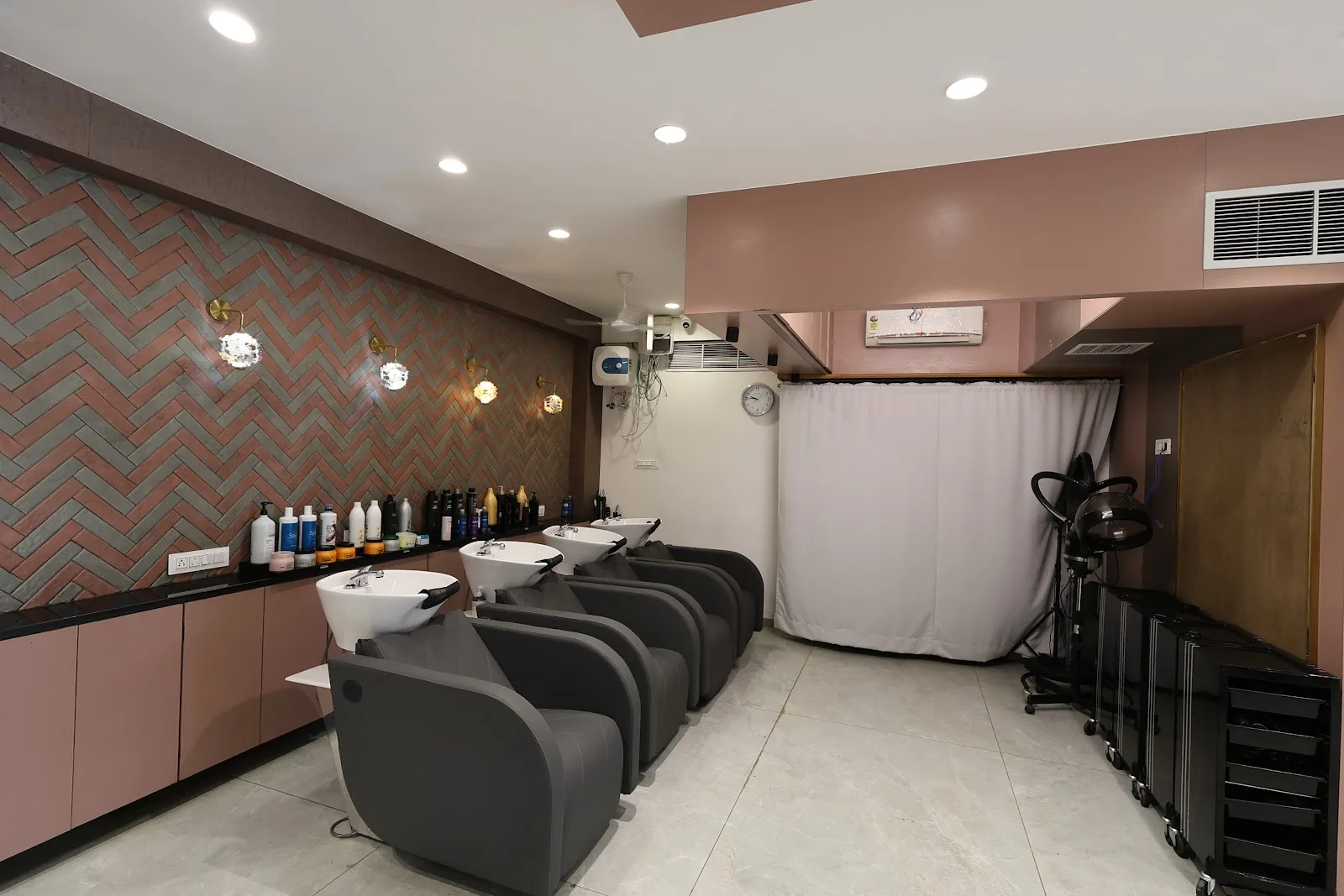 Priti & Jay Hair & Beauty Salon - Adarsh Nagar