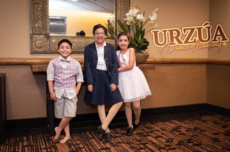 Urzúa Dance Academy
