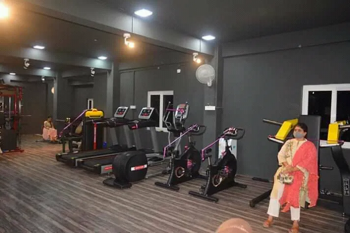 IRON HIDE FITNESS STUDIO