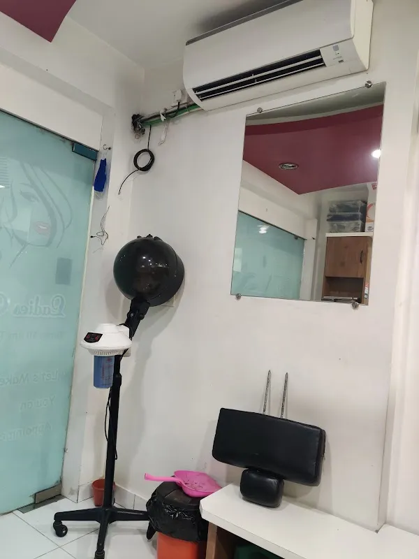 Pranaay Thee Family Salon and Academy