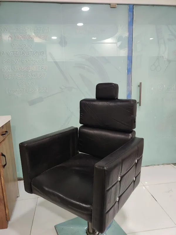 Pranaay Thee Family Salon and Academy