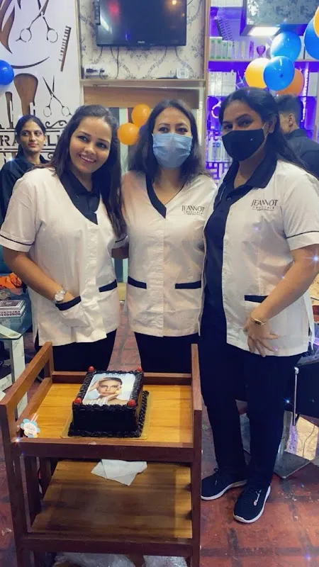AMRAPALI BEAUTY SALON & MAKEUP STUDIO