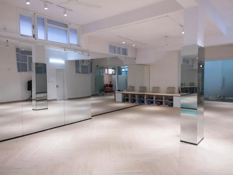 Yalloe Yoga Studio