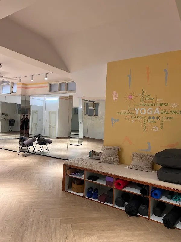 Yalloe Yoga Studio