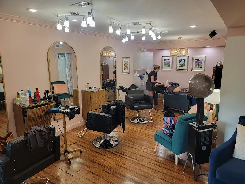 Kiwi Salon Hair Color & Design