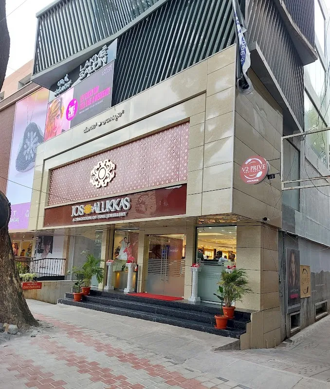 Lakme Salon For Him and Her in 3rd Block Jayanagar,Bengaluru