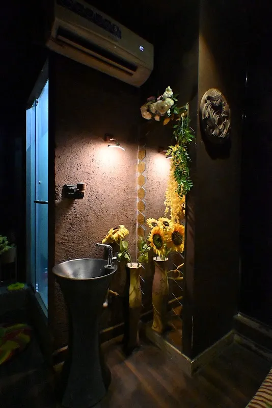 Royal Oak Spa In Gorai