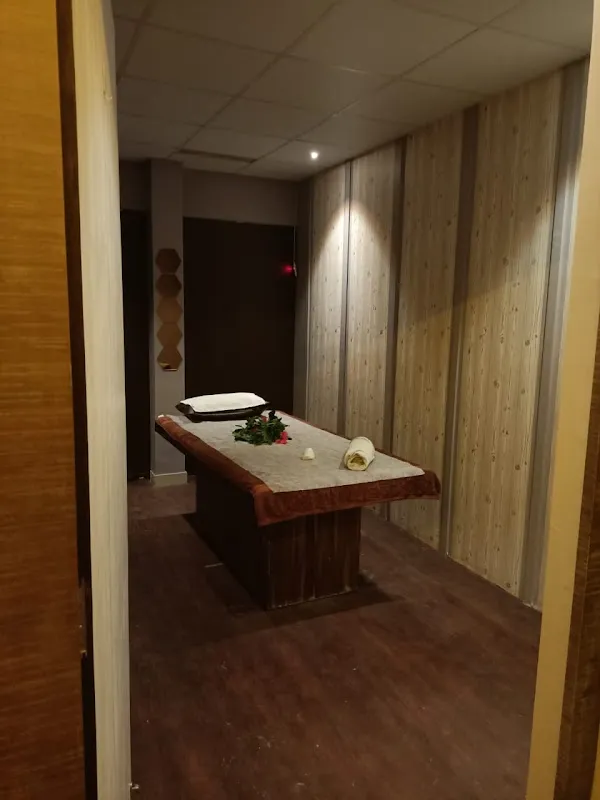 Royal Oak Spa In Gorai