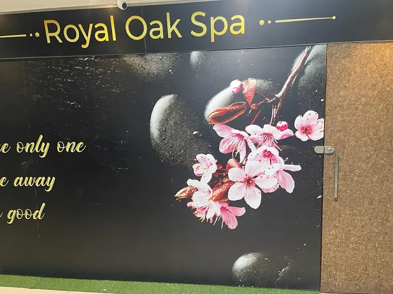 Royal Oak Spa In Gorai