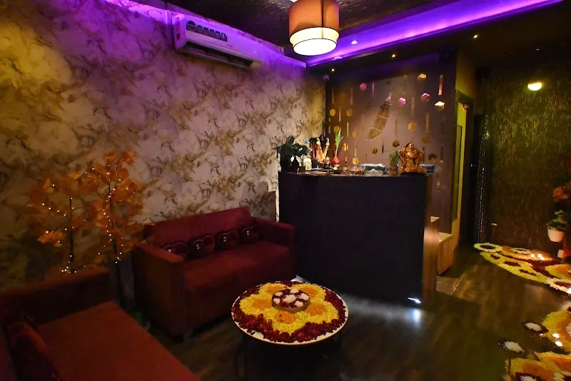Royal Oak Spa In Gorai