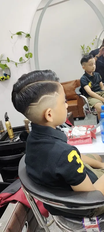 N STUDIO * A Professional Unisex Salon *