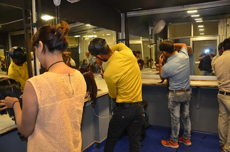 COLOURIST UNISEX SALON