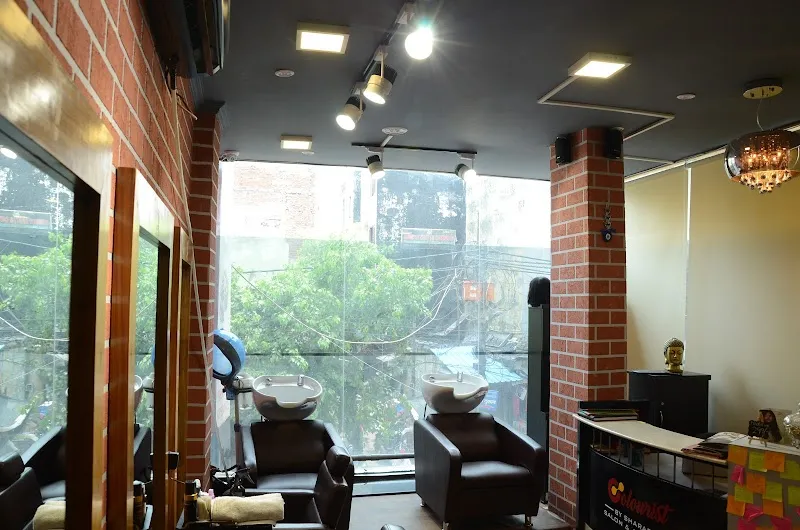 COLOURIST UNISEX SALON