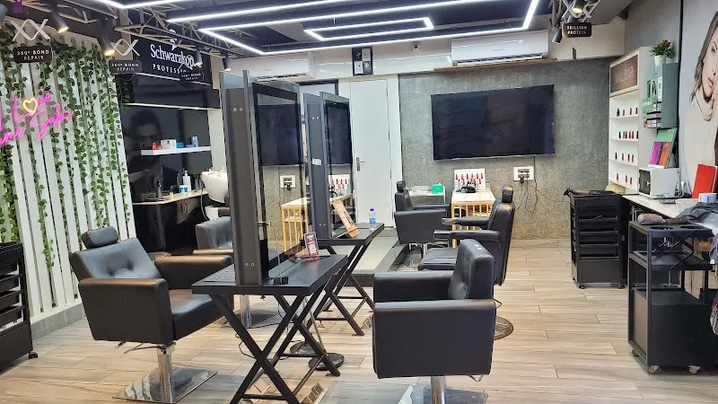 Lakme Salon For Him and Her in Saheed Nagar,Bhubaneswar
