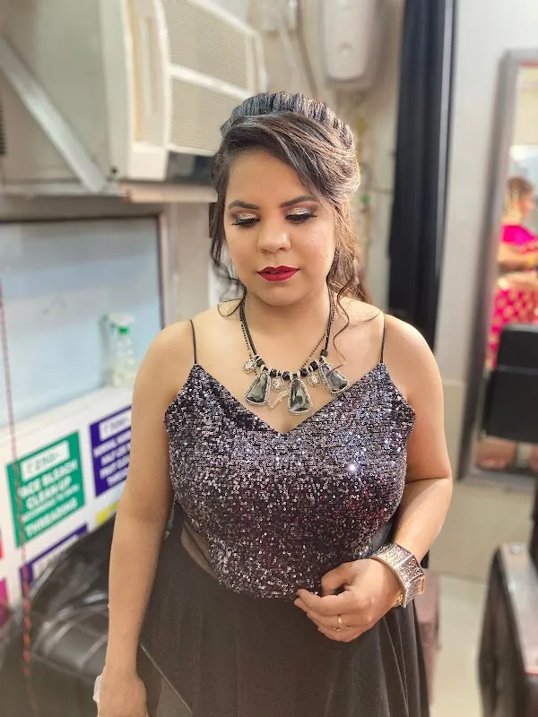 GLOWISH BEAUTY SALON