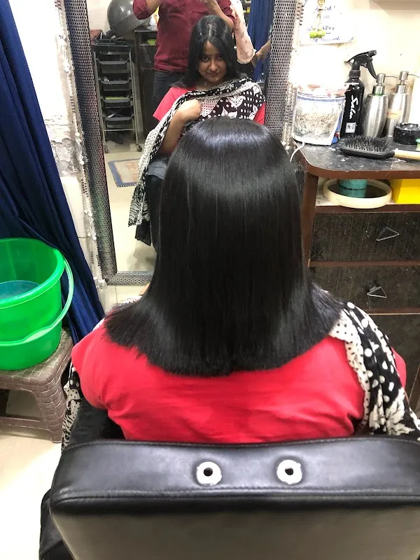 GLOWISH BEAUTY SALON