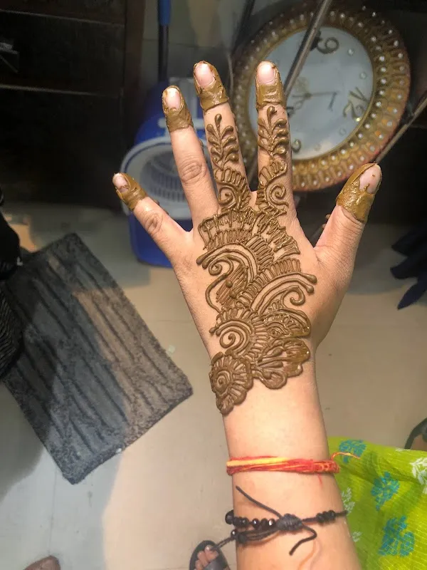 GLOWISH BEAUTY SALON