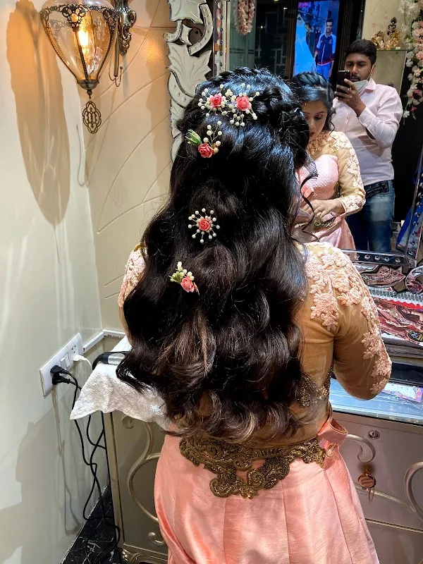 GLOWISH BEAUTY SALON
