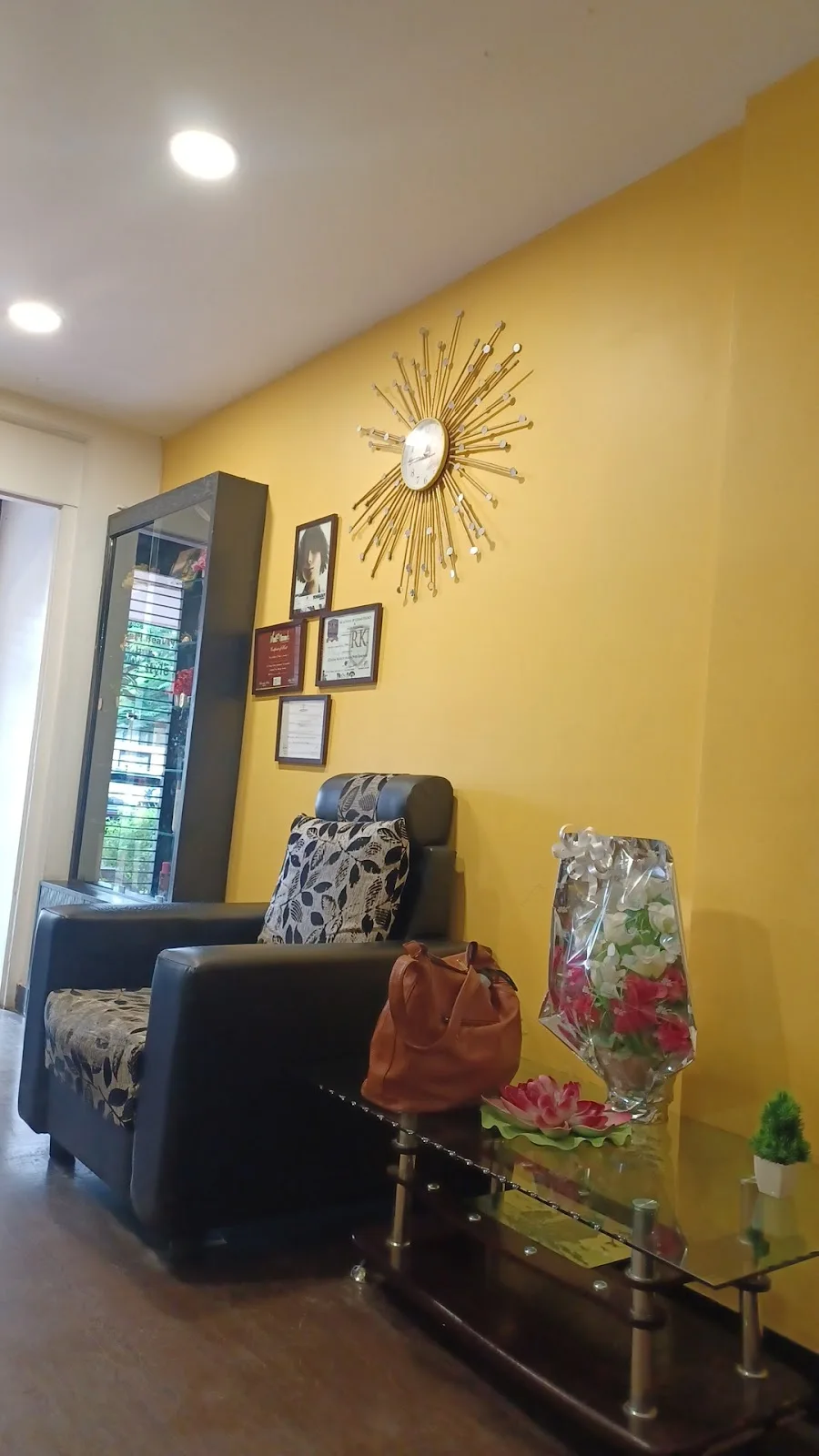 STYLE SPARK Unisex Salon