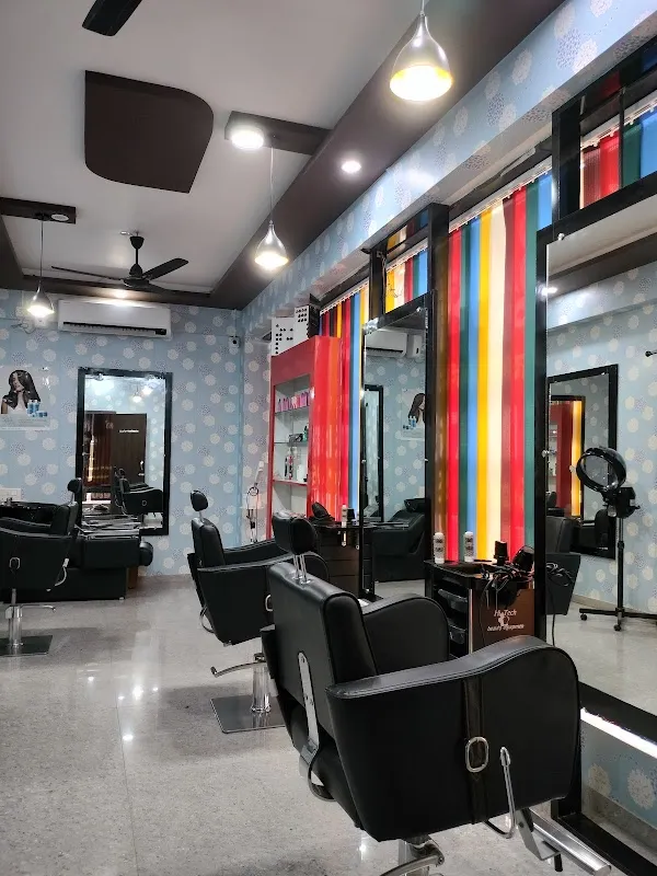 Megh Signature Studio (Unisex Salon & Spa)