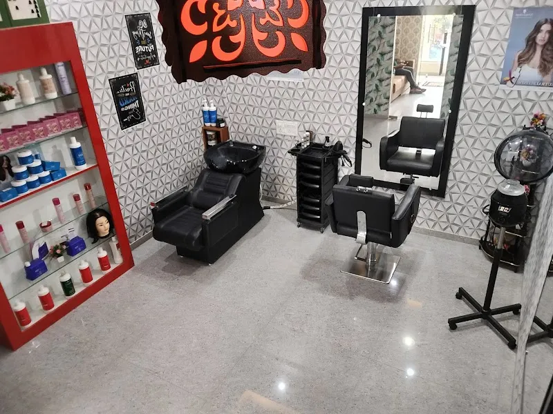 Megh Signature Studio (Unisex Salon & Spa)