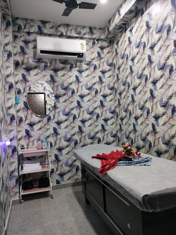 Megh Signature Studio (Unisex Salon & Spa)