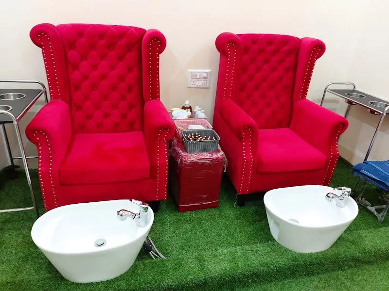 Megh Signature Studio (Unisex Salon & Spa)