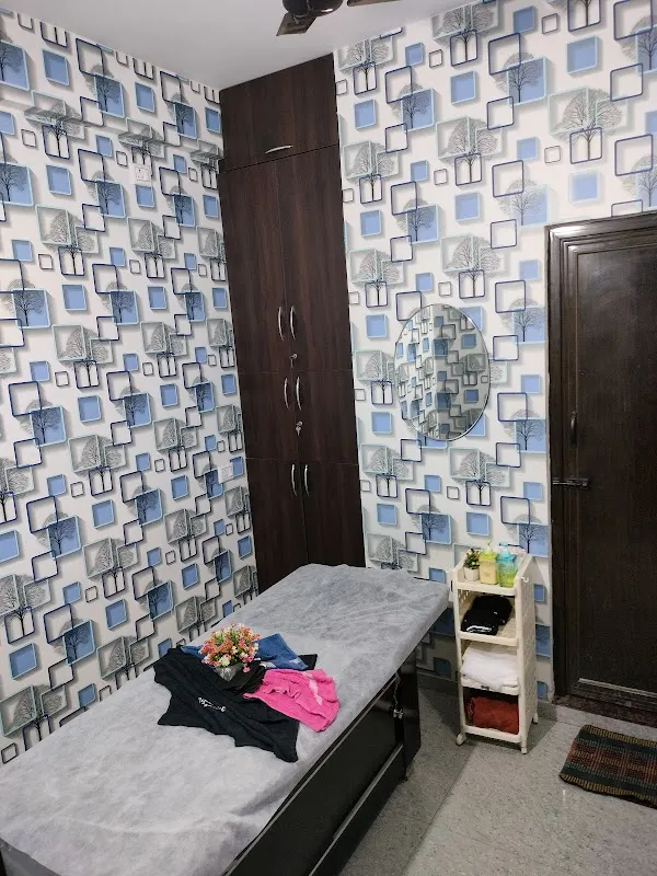 Megh Signature Studio (Unisex Salon & Spa)