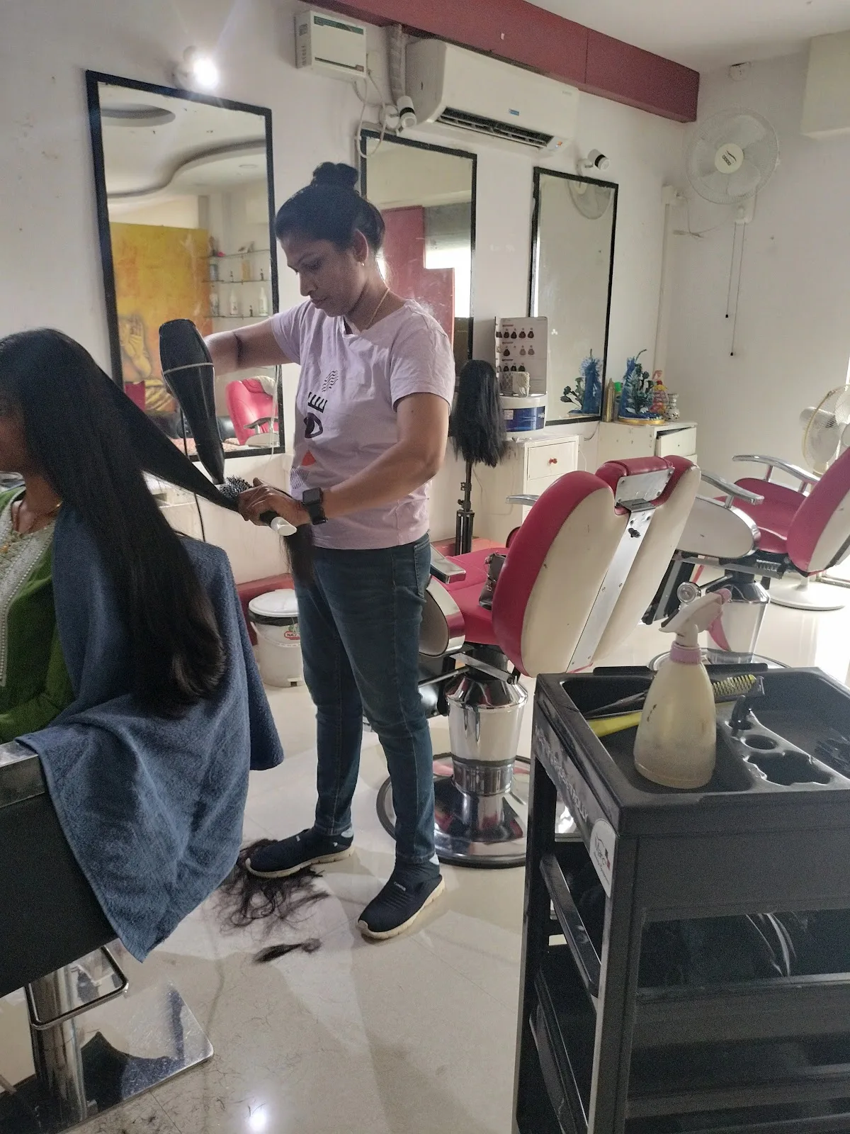 Srijes - Womens Beauty Salon and Bridal studio