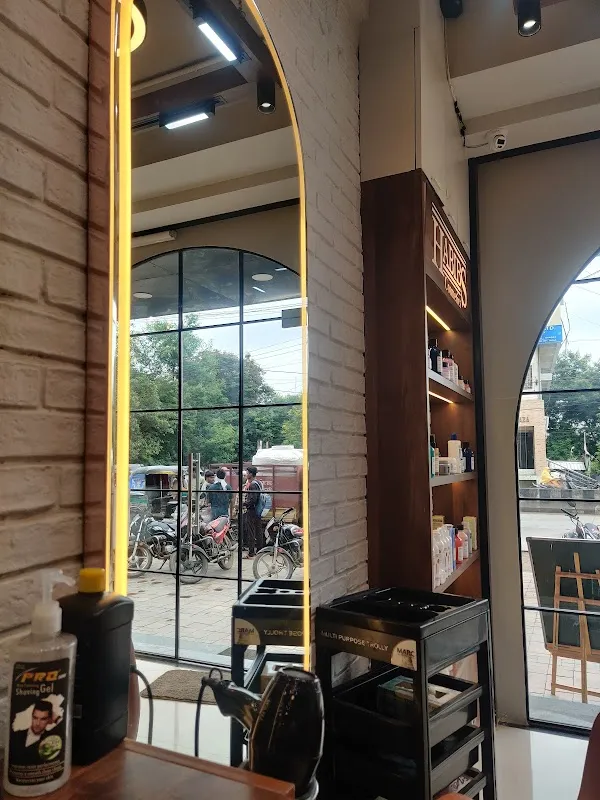 Habibs Hair And Beauty Salon Akola