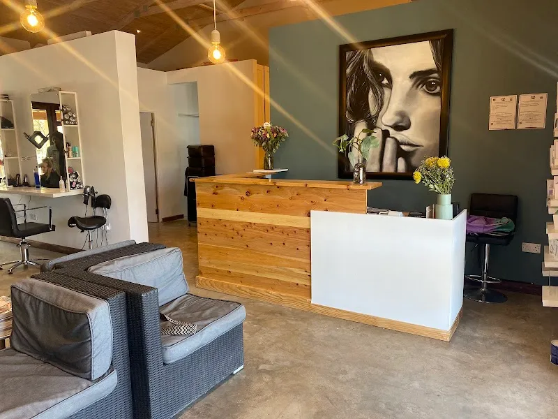 Turning Heads Hair and Beauty Studio