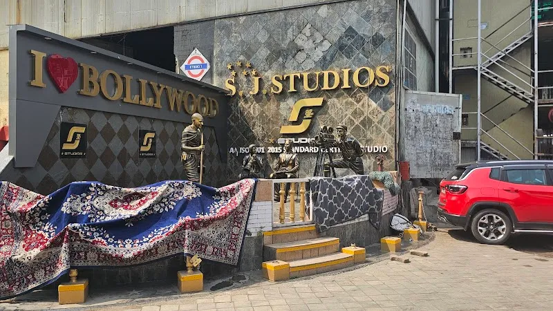 Bollywood Tour Mumbai at SJ Studios