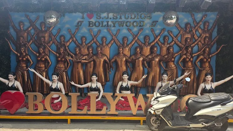 Bollywood Tour Mumbai at SJ Studios