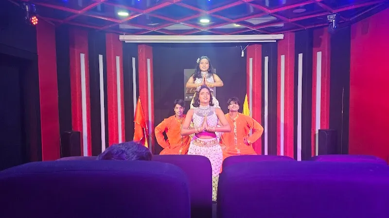 Bollywood Tour Mumbai at SJ Studios