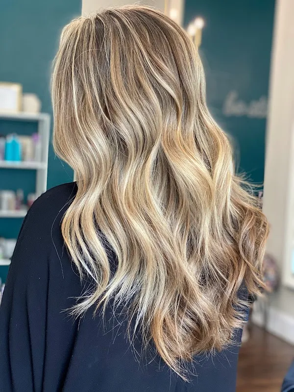 HAIR Salon & Boutique