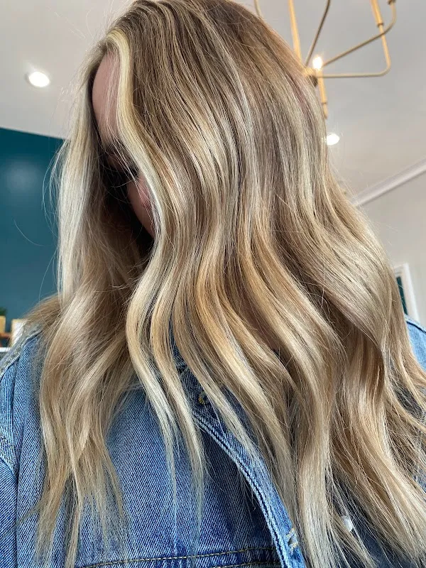 HAIR Salon & Boutique